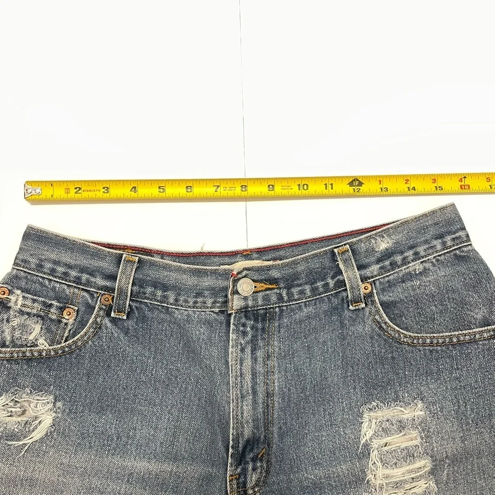 Levi’s Women’s 550 Relaxed Distressed Denim Shorts Size 14